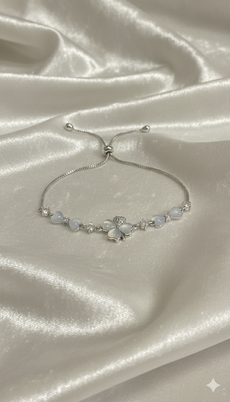 D’ORO — ARIA | Iridescent Clover & Heart Adjustable Bolo Bracelet