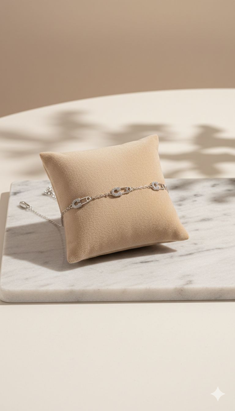 D’ORO—spilla | Pavé Safety Pin Charm Bracelet